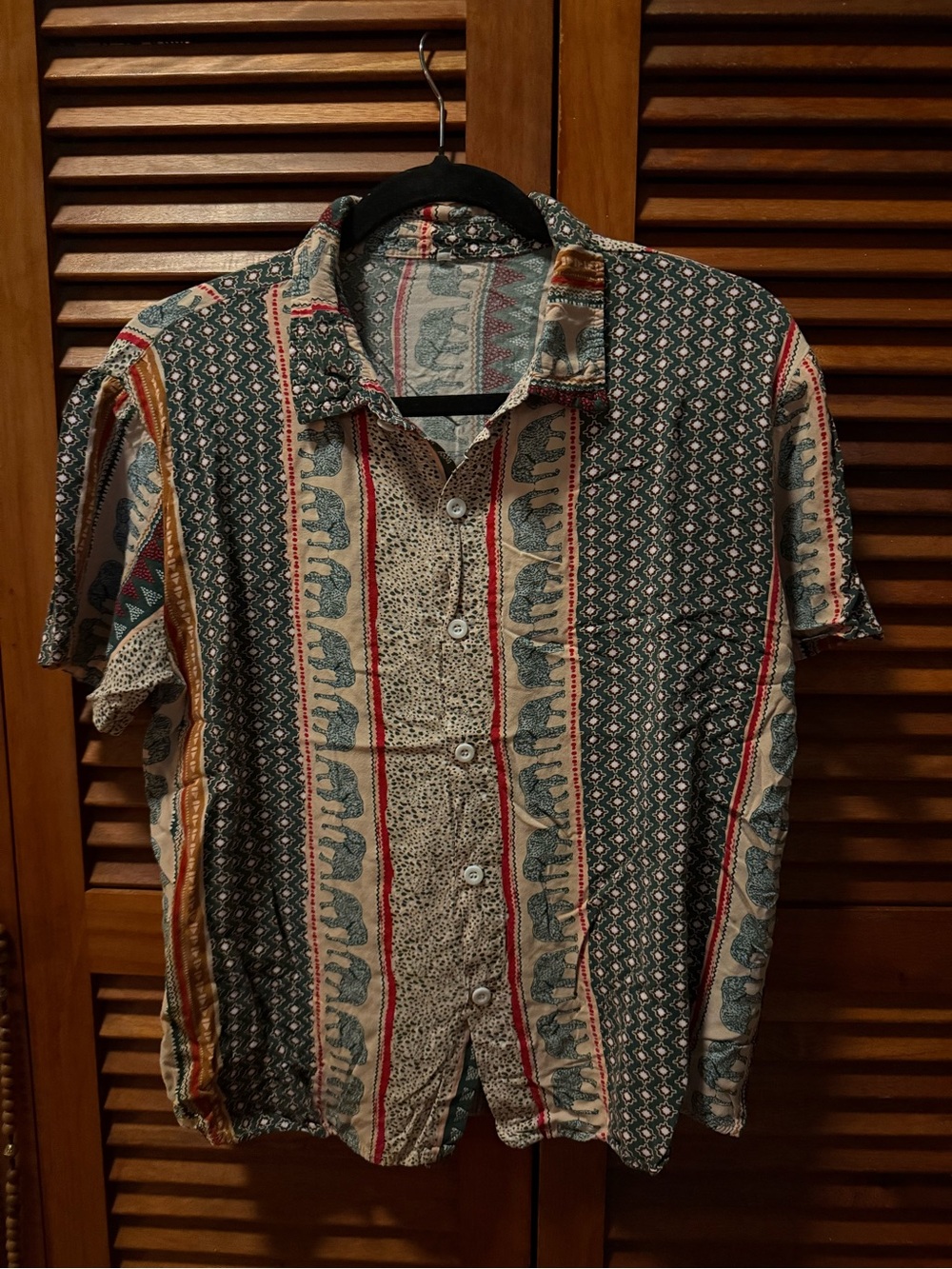 Men's Short-Sleeve Button-Down Shirt with Elephant Stripe Print - Green/Cream